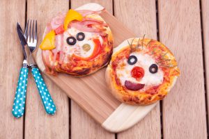 Des-recettes-ludiques-minis-pizzas.jpg