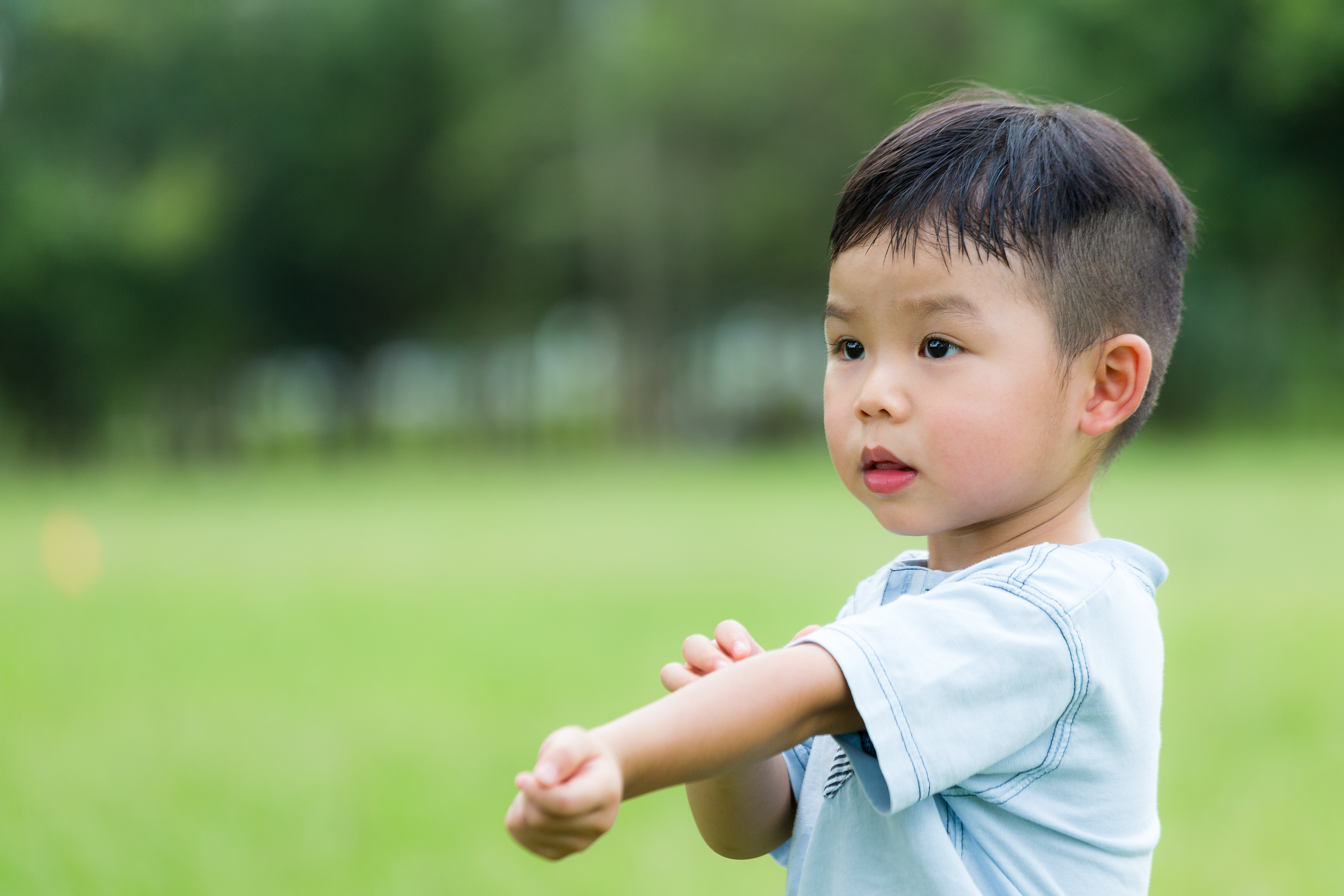 baby-boy-scratching-his-arm-2022-12-15-20-43-59-utc