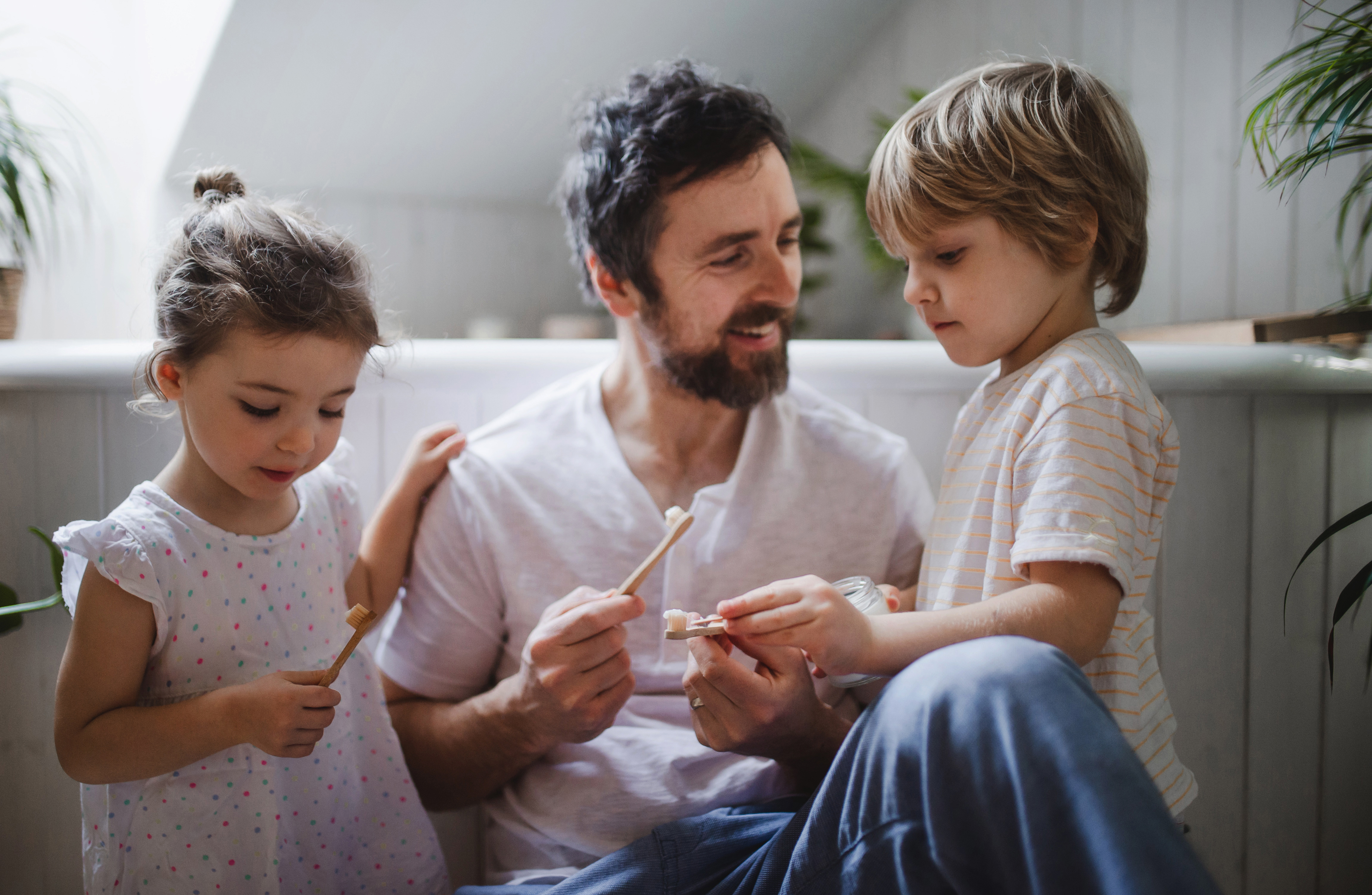 father-with-two-small-children-brushing-teeth-indo-2022-01-19-00-09-51-utc